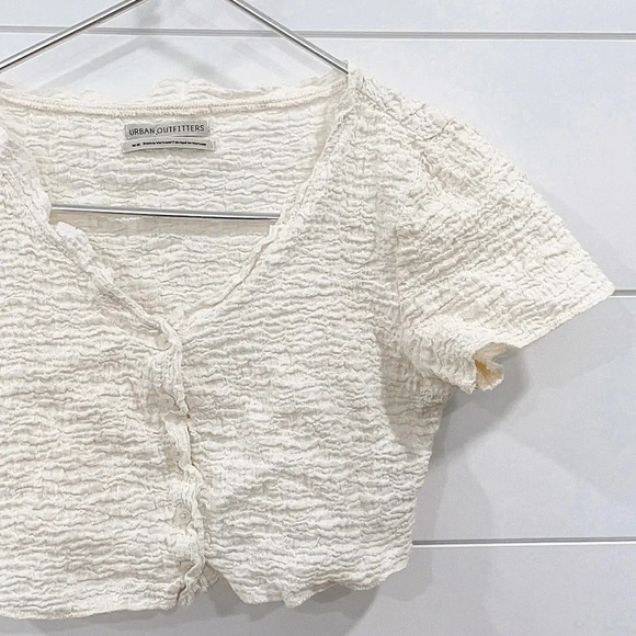 Urban Outfitters Off-White Wrinkle Crop Top Size Medium - Picture 3 of 9
